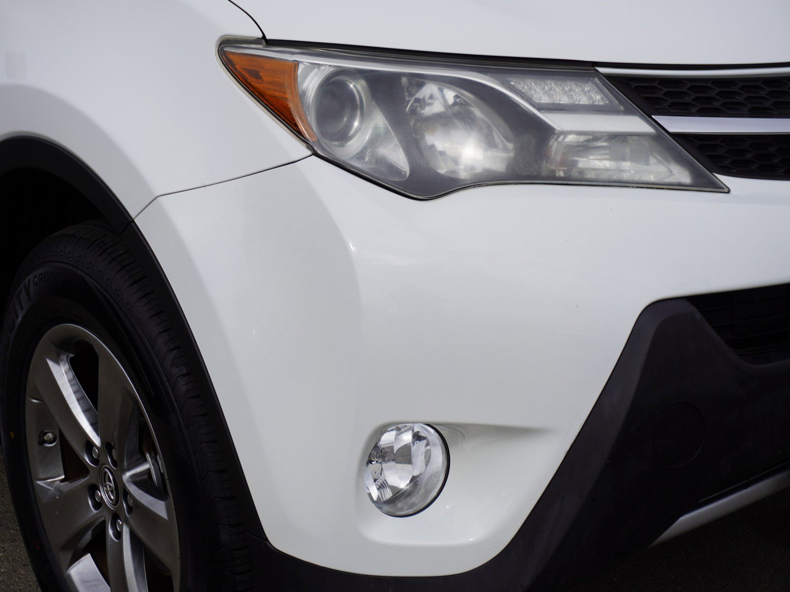 2015 Toyota RAV4 XLE photo 2