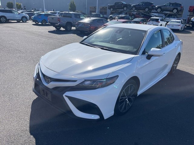 2024 Toyota Camry SE photo 3