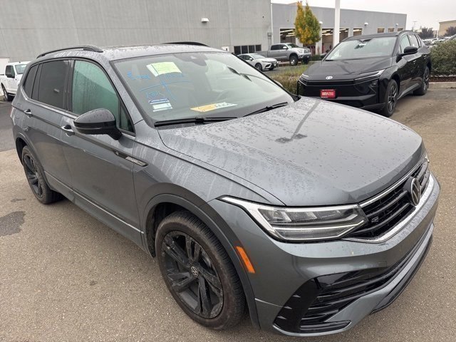 2024 Volkswagen Tiguan SE R-Line Black photo 4