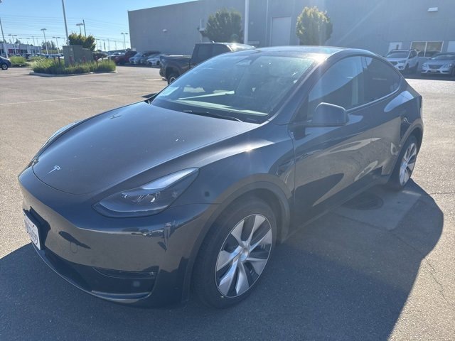 Used 2024 Tesla Model Y Long Range with VIN 7SAYGDEE2RF060082 for sale in Kansas City