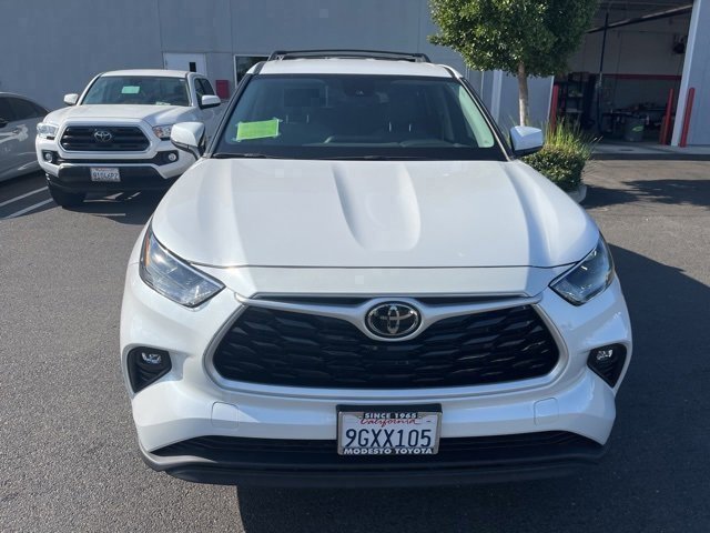 2023 Toyota Highlander LE photo 3