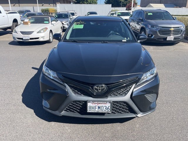 2018 Toyota Camry SE photo 3