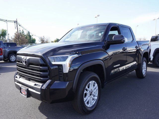 2025 Toyota Tundra SR5 - Photo 8