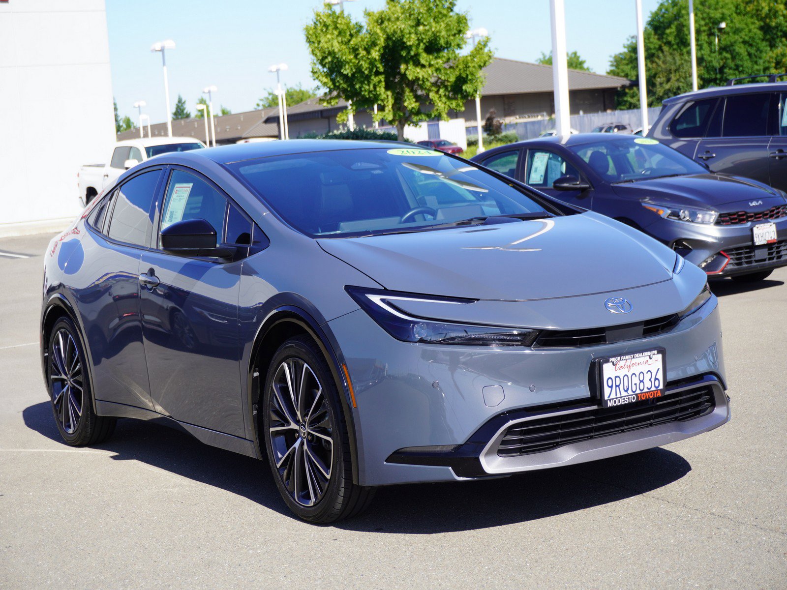 2024 Toyota Prius XLE FWD's photo