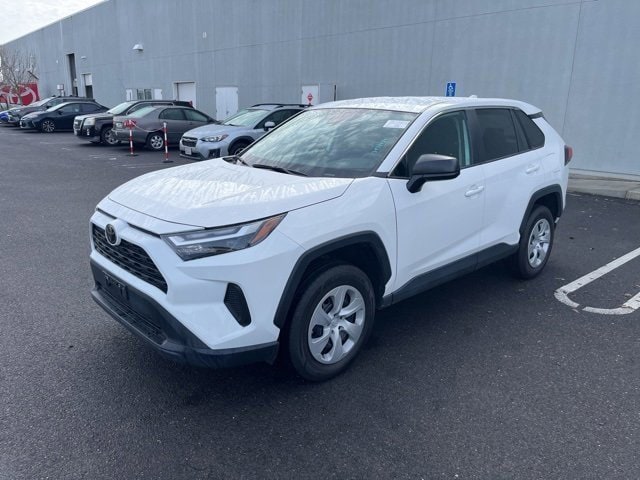 2024 Toyota RAV4 LE's photo