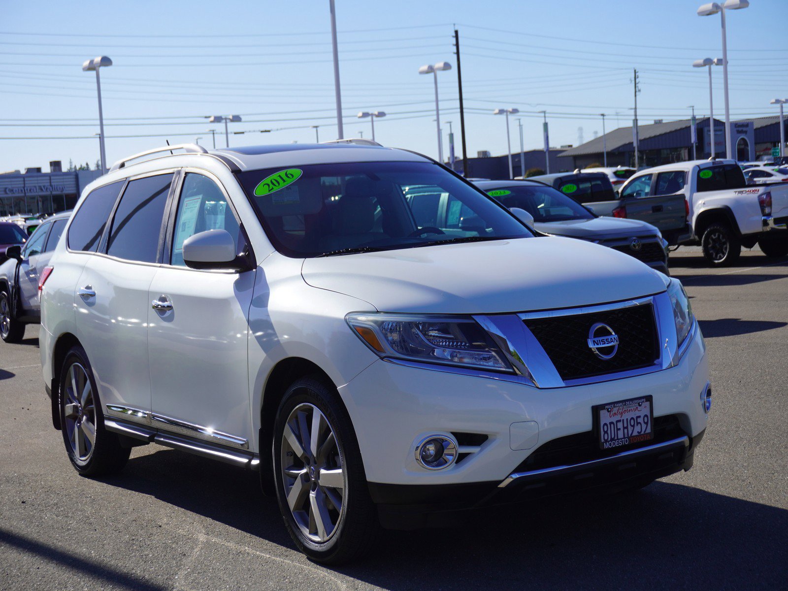 2016 Nissan Pathfinder Platinum 4WD's photo