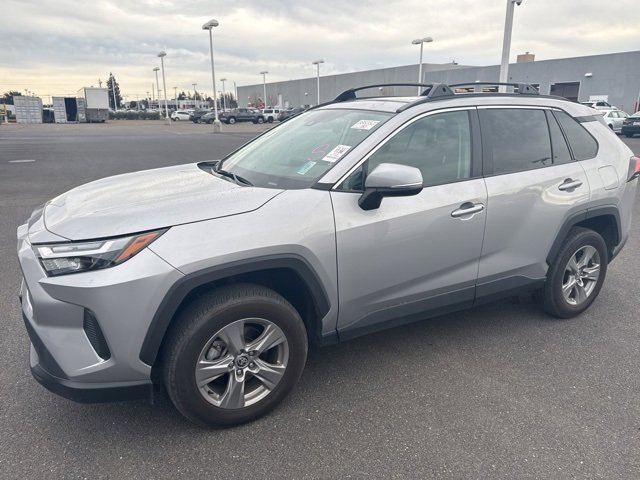 2024 Toyota RAV4 XLE's photo