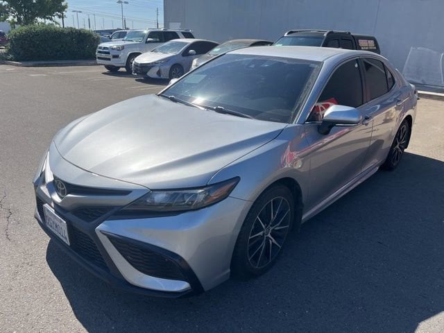 2023 Toyota Camry SE's photo