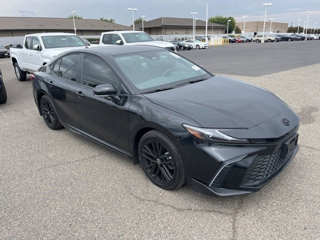 2025 Toyota Camry SE photo 3