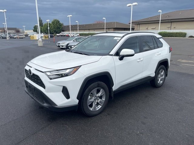 2025 Toyota RAV4 XLE's photo