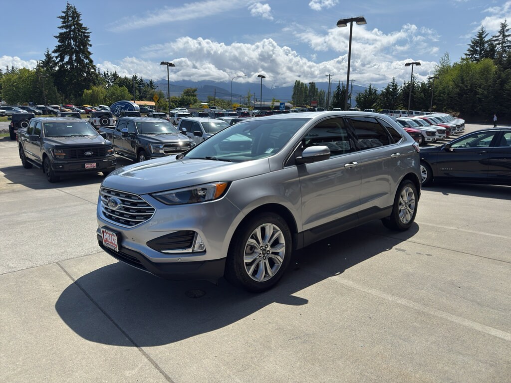 2024 Ford Edge Titanium photo 2