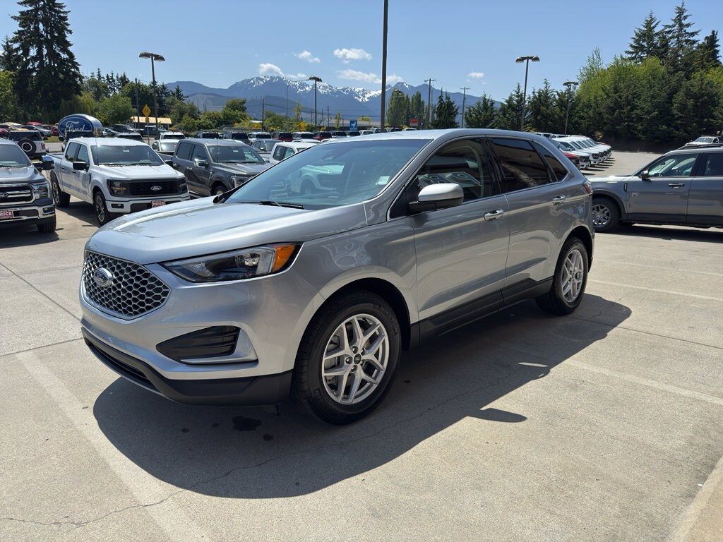 2024 Ford Edge SEL photo 2