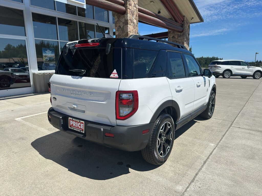 2025 Ford Bronco Sport Outer Banks photo 3