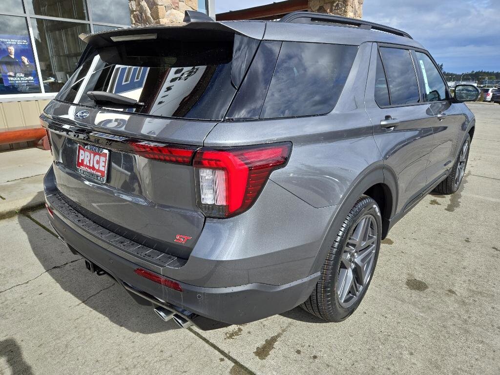 2025 Ford Explorer ST photo 4