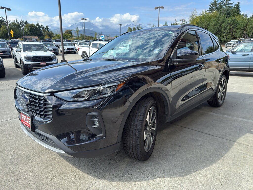 2024 Ford Escape Platinum photo 3