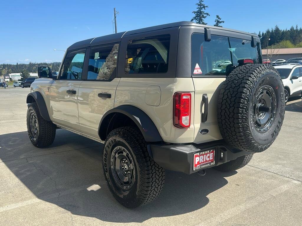 2025 Ford Bronco Base photo 3