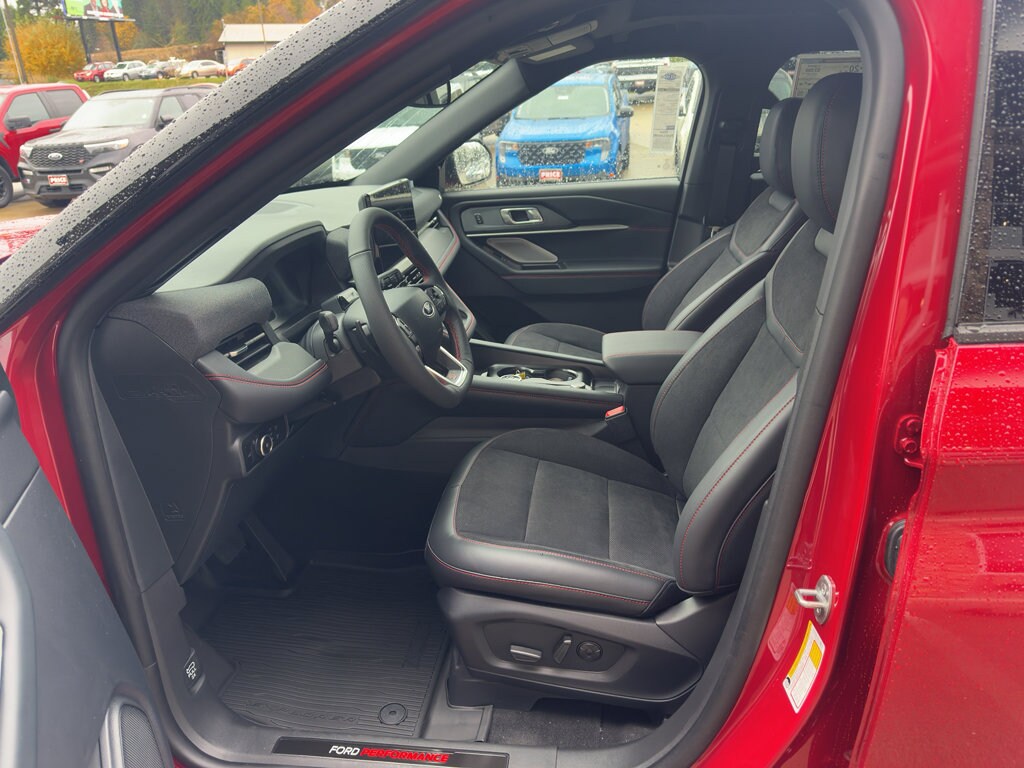 2025 Ford Explorer ST photo 3