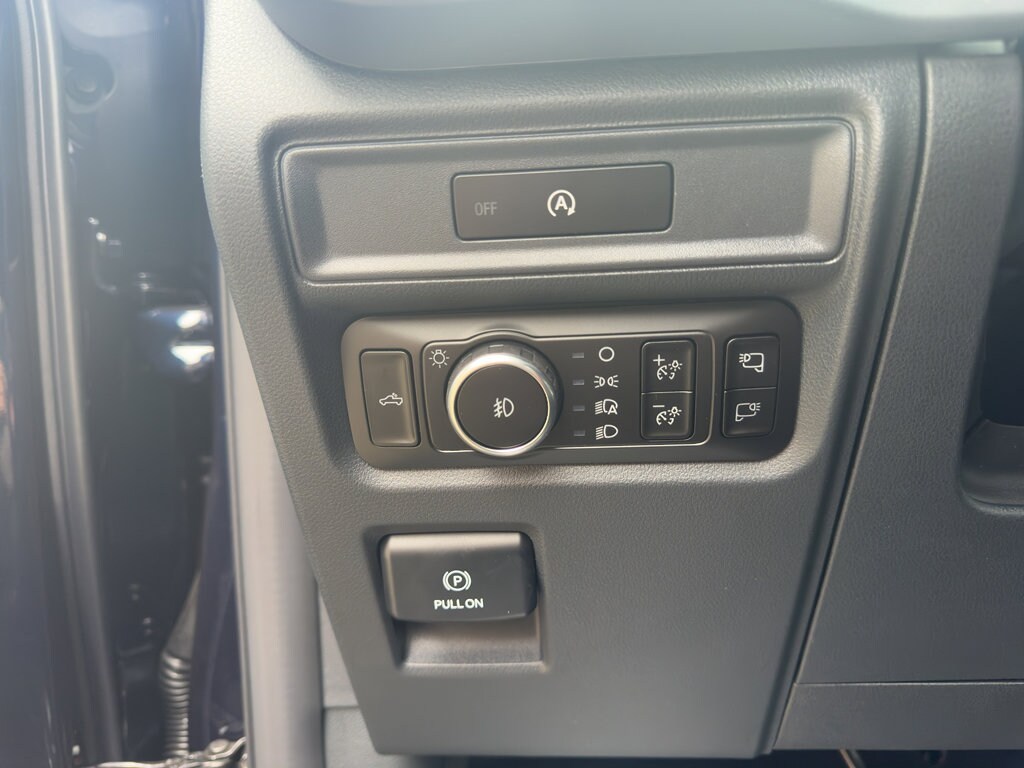 2025 Ford F-150 XLT photo 2