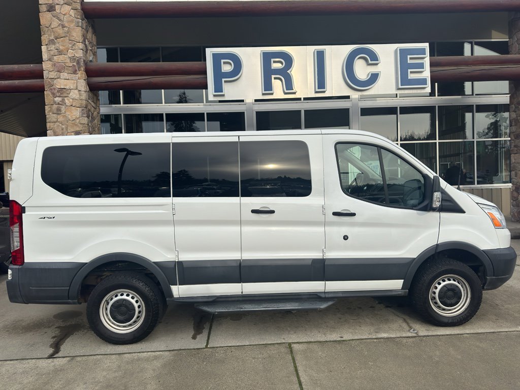 2017 Ford Transit Wagon XLT - Photo 11