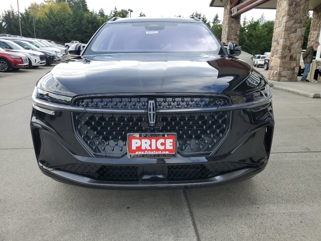 2025 Lincoln Nautilus Reserve photo 2