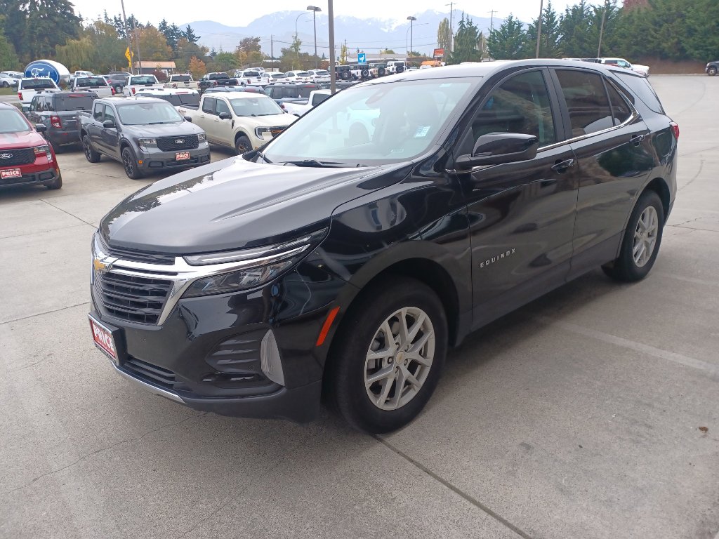 2024 Chevrolet Equinox LT photo 2