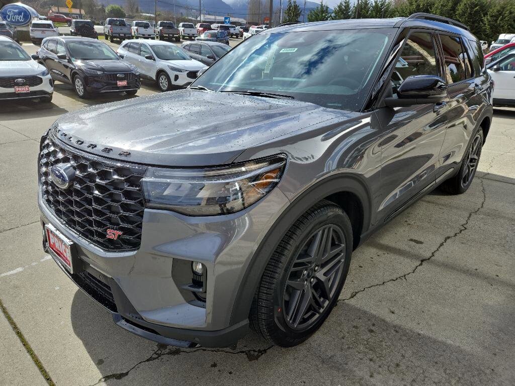 2025 Ford Explorer ST photo 2