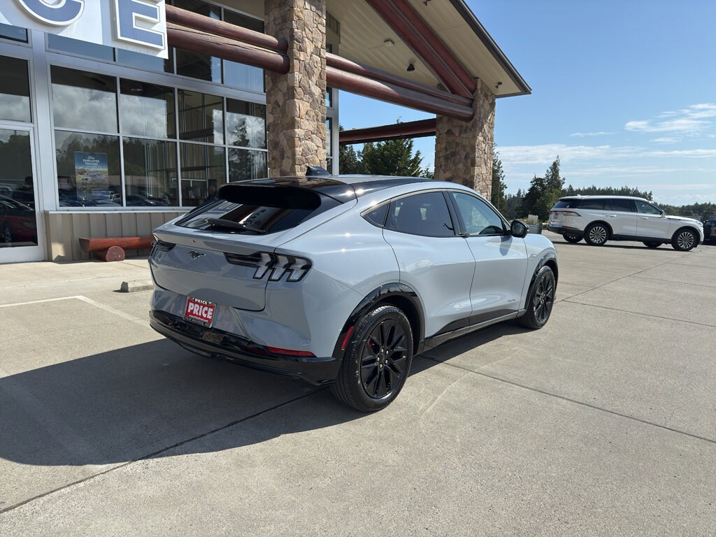 2025 Ford Mustang Mach-E Premium photo 3