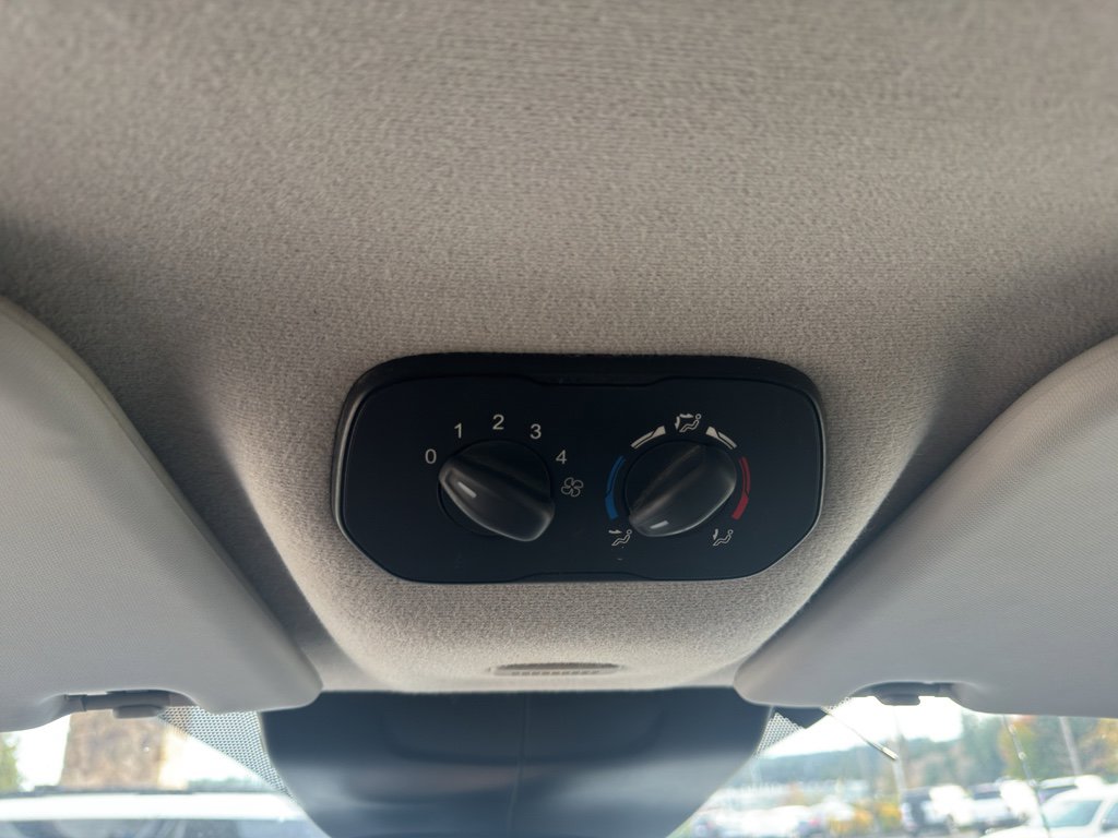 2017 Ford Transit Wagon XLT - Photo 28