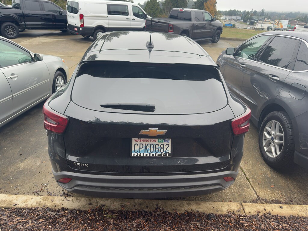 2025 Chevrolet Trax LS photo 3