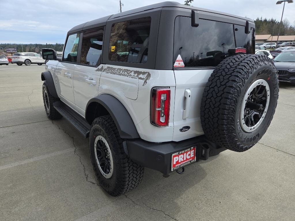 2025 Ford Bronco Outer Banks photo 3