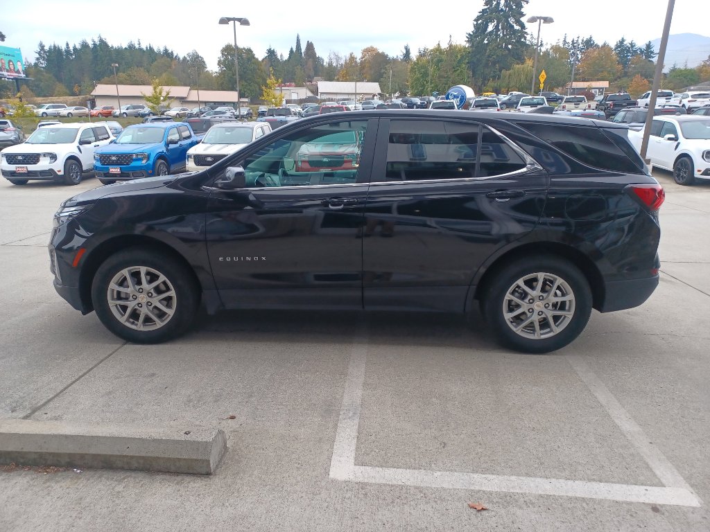 2024 Chevrolet Equinox LT photo 3