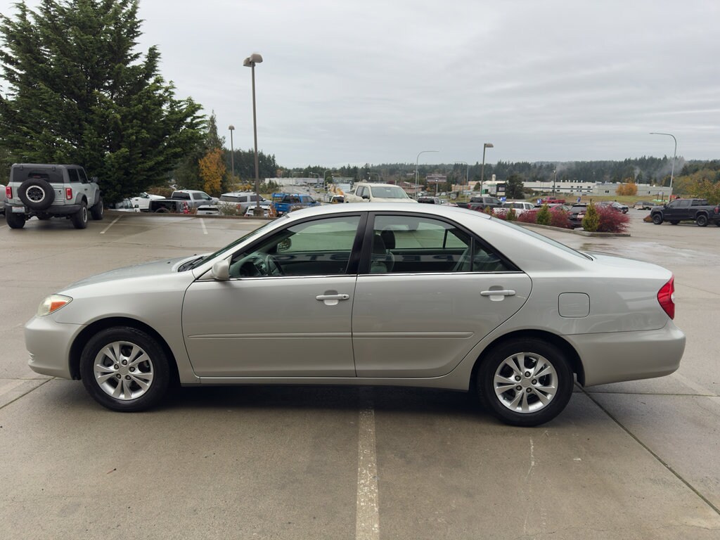 2004 Toyota Camry LE photo 3