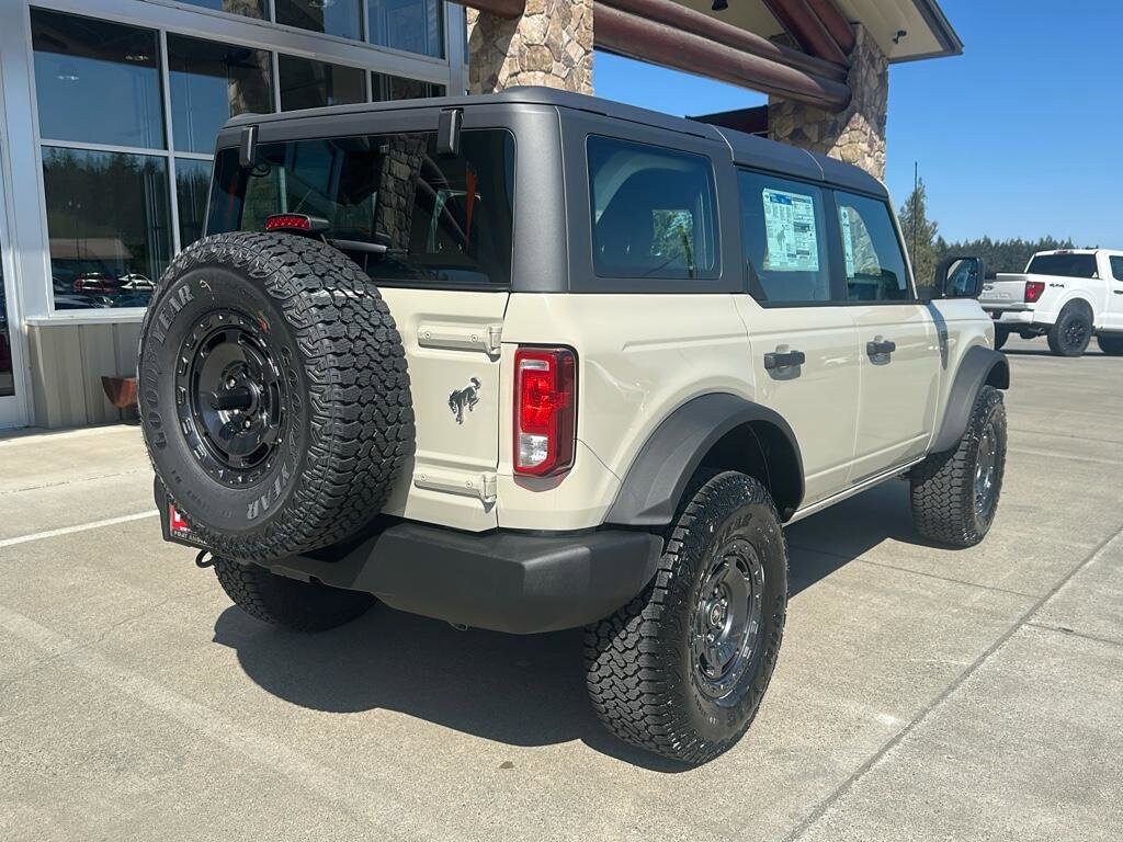 2025 Ford Bronco Base photo 4