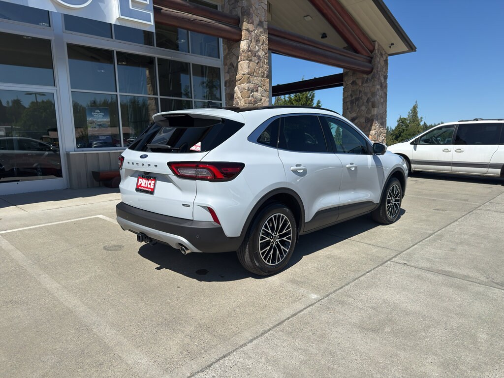 2025 Ford Escape Plug-In Hybrid photo 2