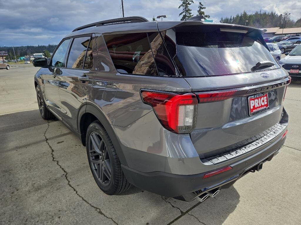2025 Ford Explorer ST photo 3