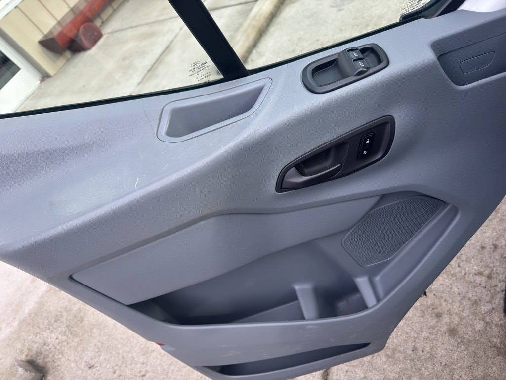 2017 Ford Transit Wagon XLT - Photo 13