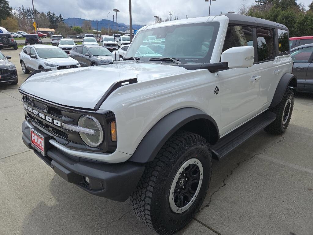 2025 Ford Bronco Outer Banks photo 2
