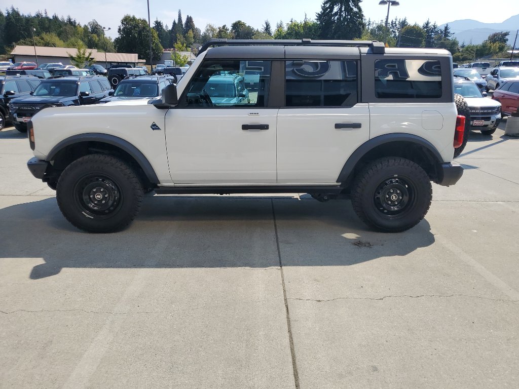 2023 Ford Bronco Black Diamond photo 4