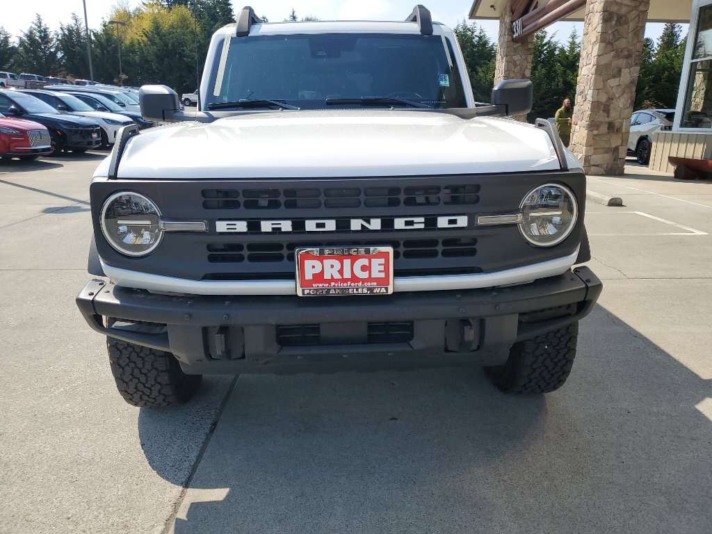 2023 Ford Bronco Black Diamond photo 2