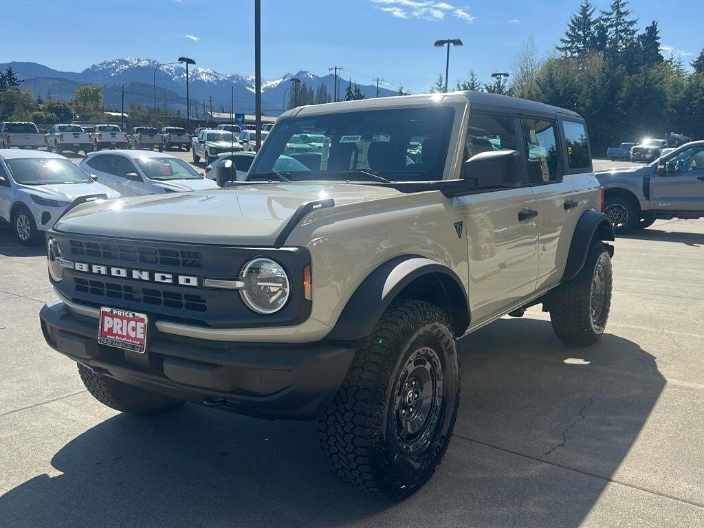 2025 Ford Bronco Base photo 2