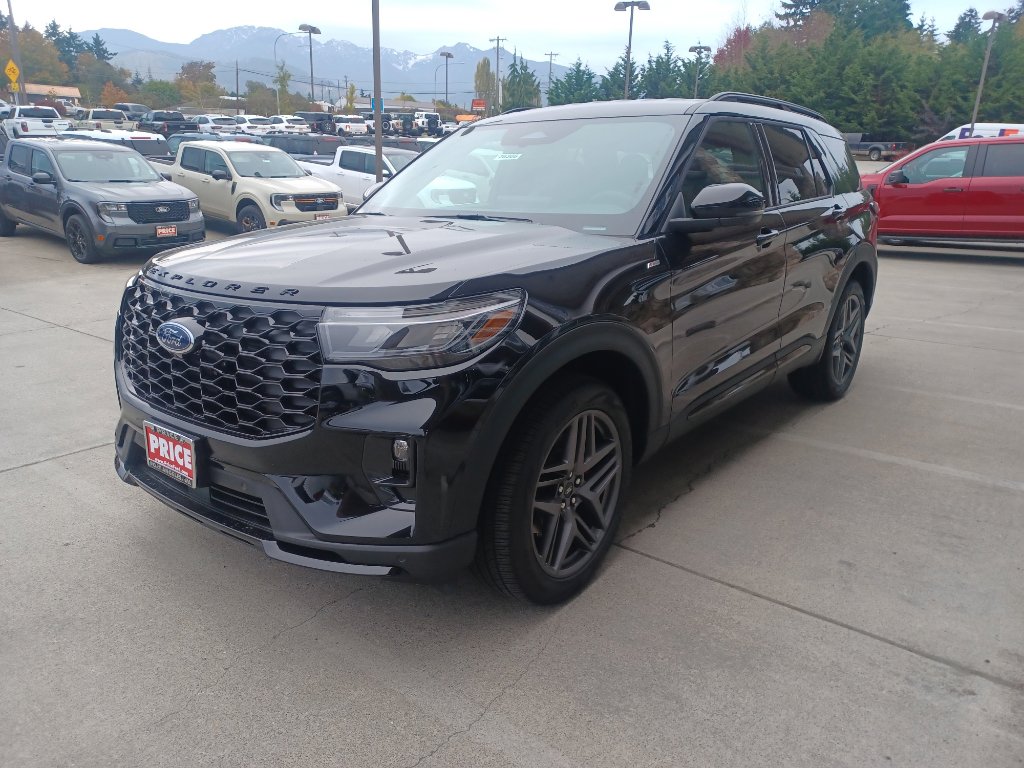 2025 Ford Explorer ST-Line photo 2