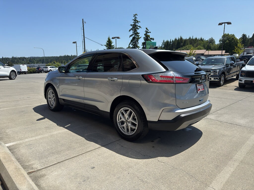 2024 Ford Edge SEL photo 3