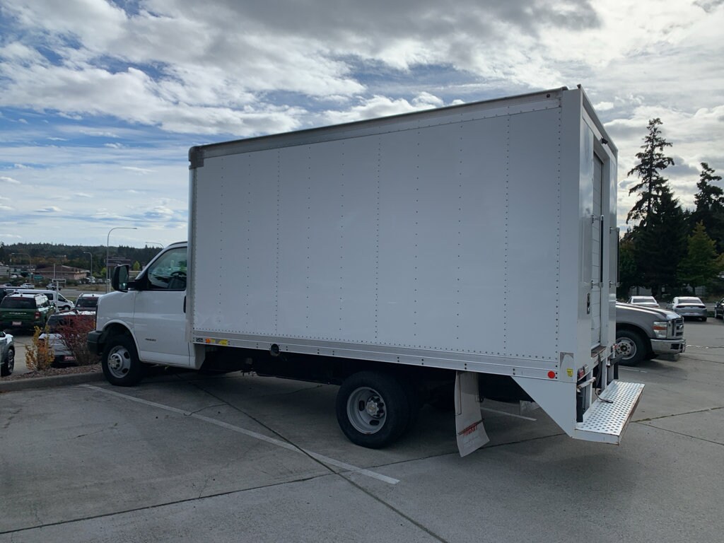 2015 Chevrolet Express Cutaway Van photo 3