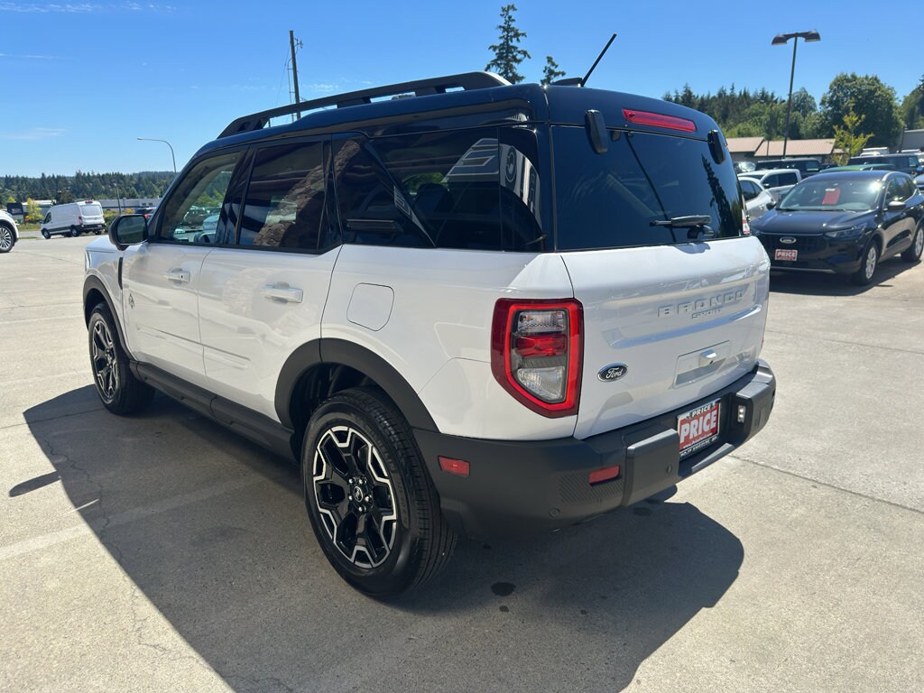 2025 Ford Bronco Sport Outer Banks photo 2