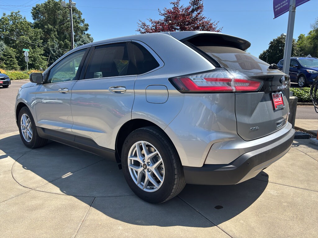 2024 Ford Edge SEL photo 2