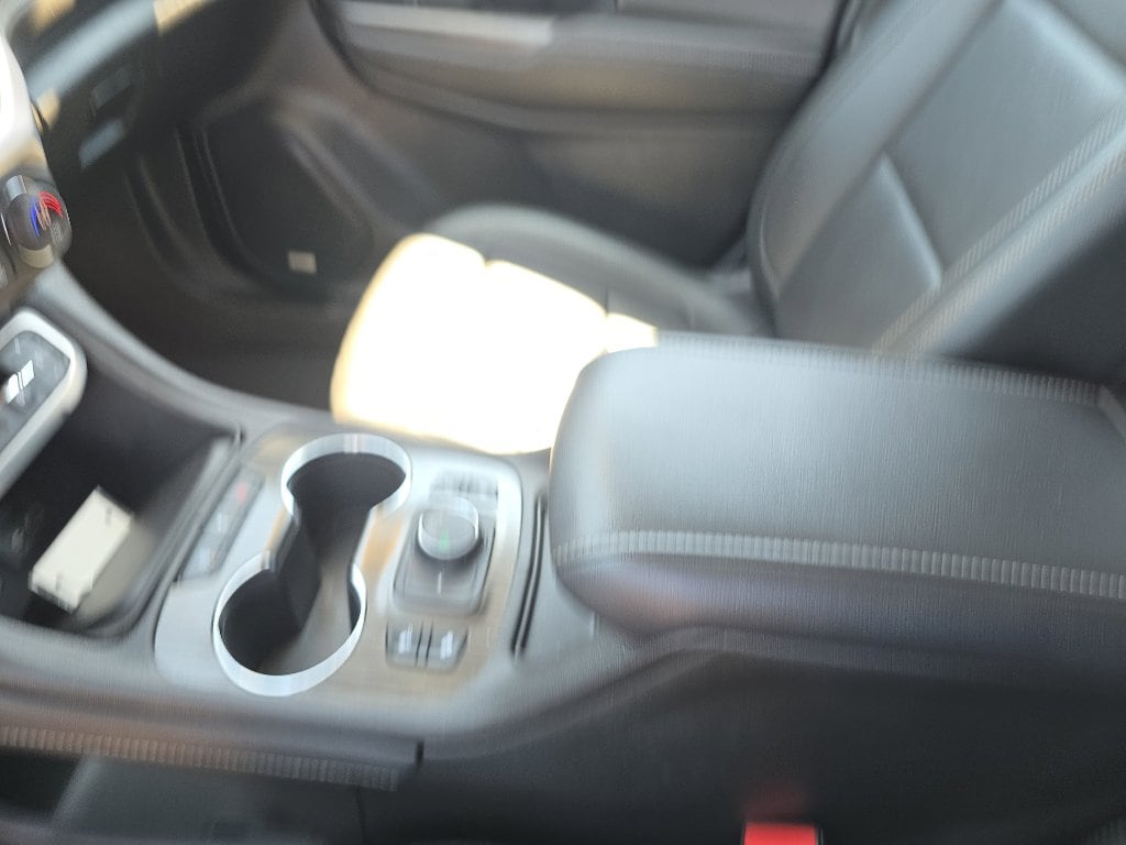 2023 GMC Acadia SLT - Photo 24