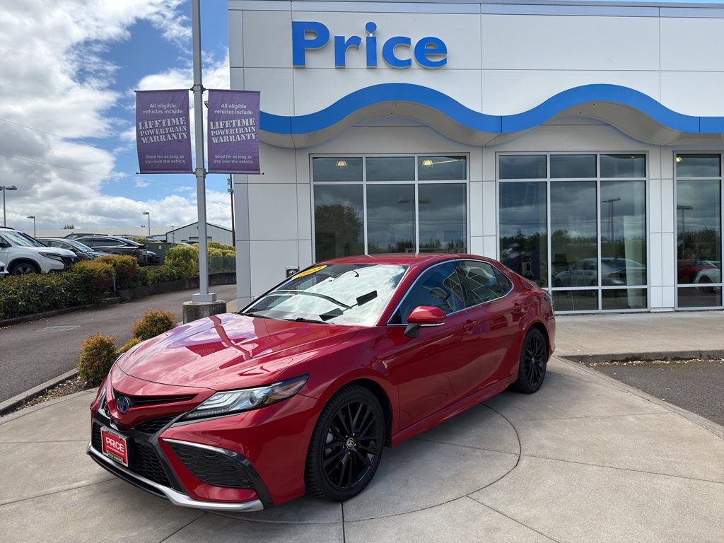 2023 Toyota Camry XSE Hybrid's photo