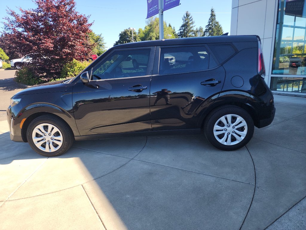 2023 Kia Soul LX photo 3