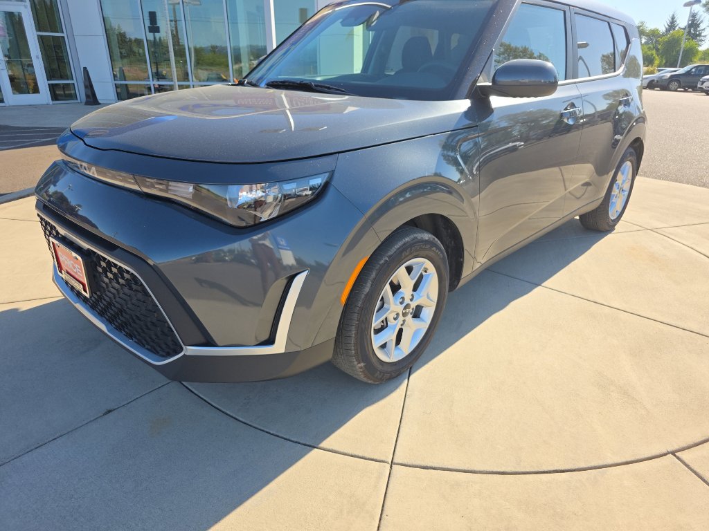 2024 Kia Soul LX photo 2