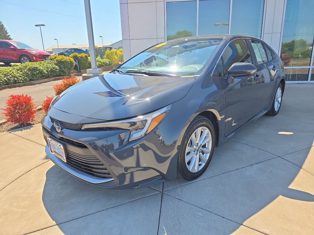 2025 Toyota Corolla Hybrid XLE photo 2